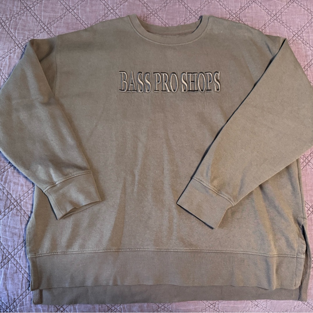 Women’s Bass Pro Crewneck